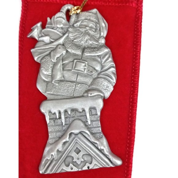 Vintage 1994 Avon Pewter Collectible Santa's Arrival Ornament In Soft Pouch - Picture 2 of 4